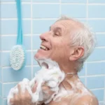 Hygiene After 65: Not Once a Day, Not Once a Week — The Shower Rhythm That Truly Keeps You Well